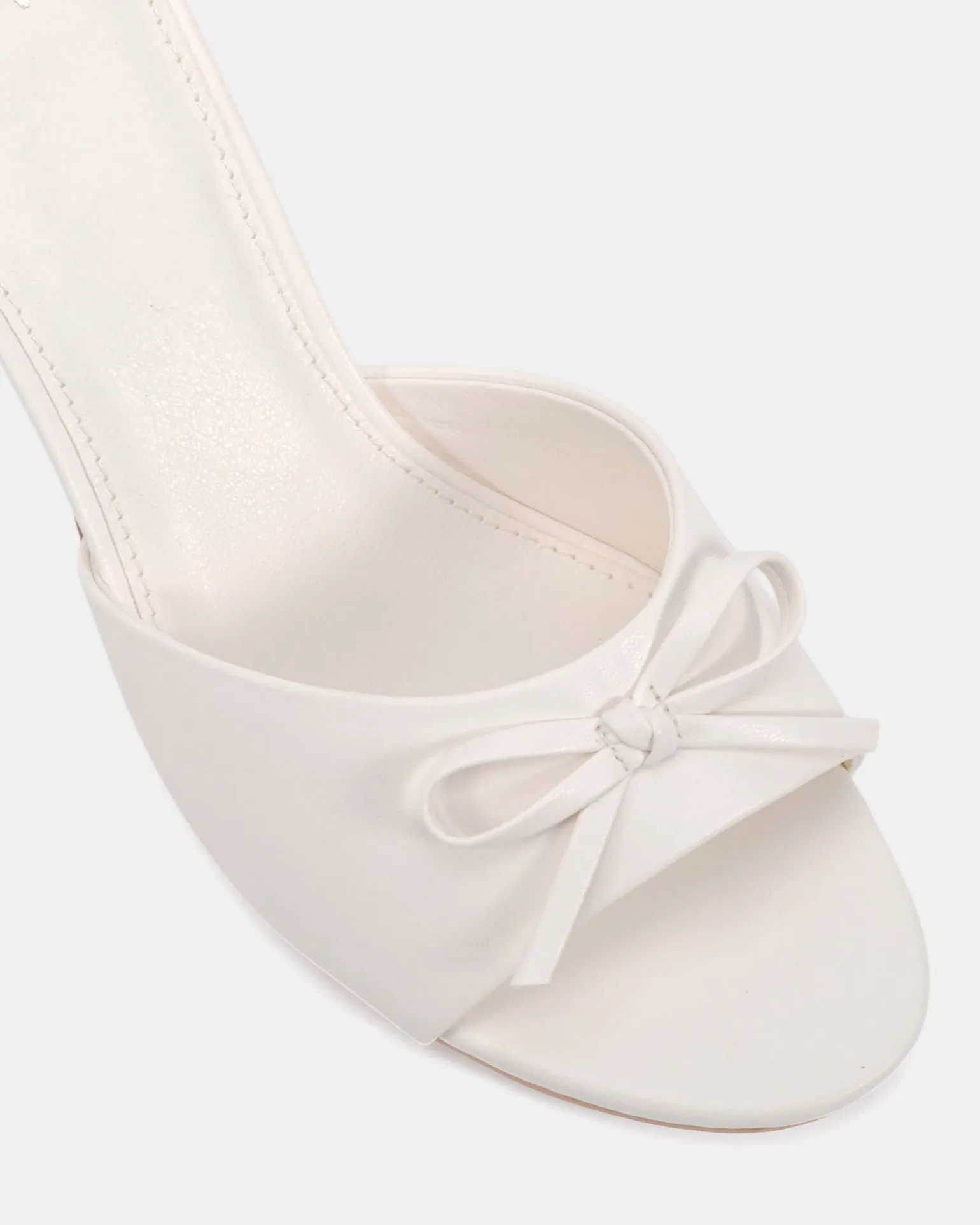 FIA WHITE Low Heels