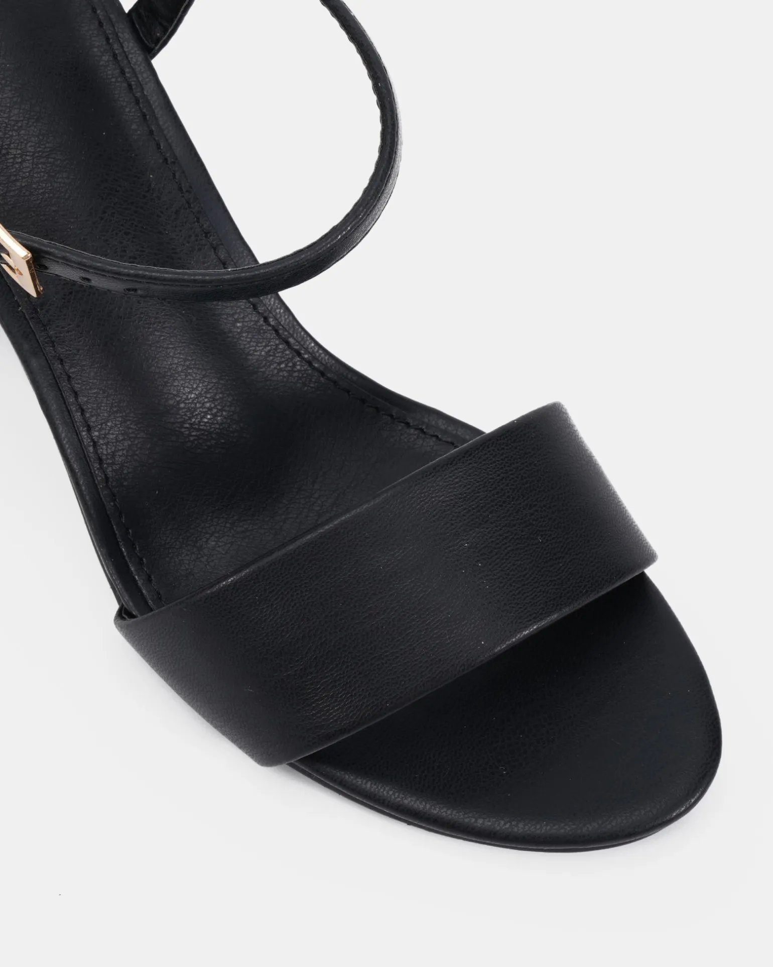 UDACIOUS Black Smooth Low Heels
