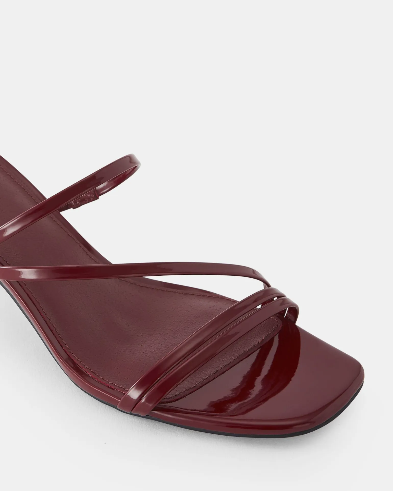 UDITA DEEP RED PATENT Mules