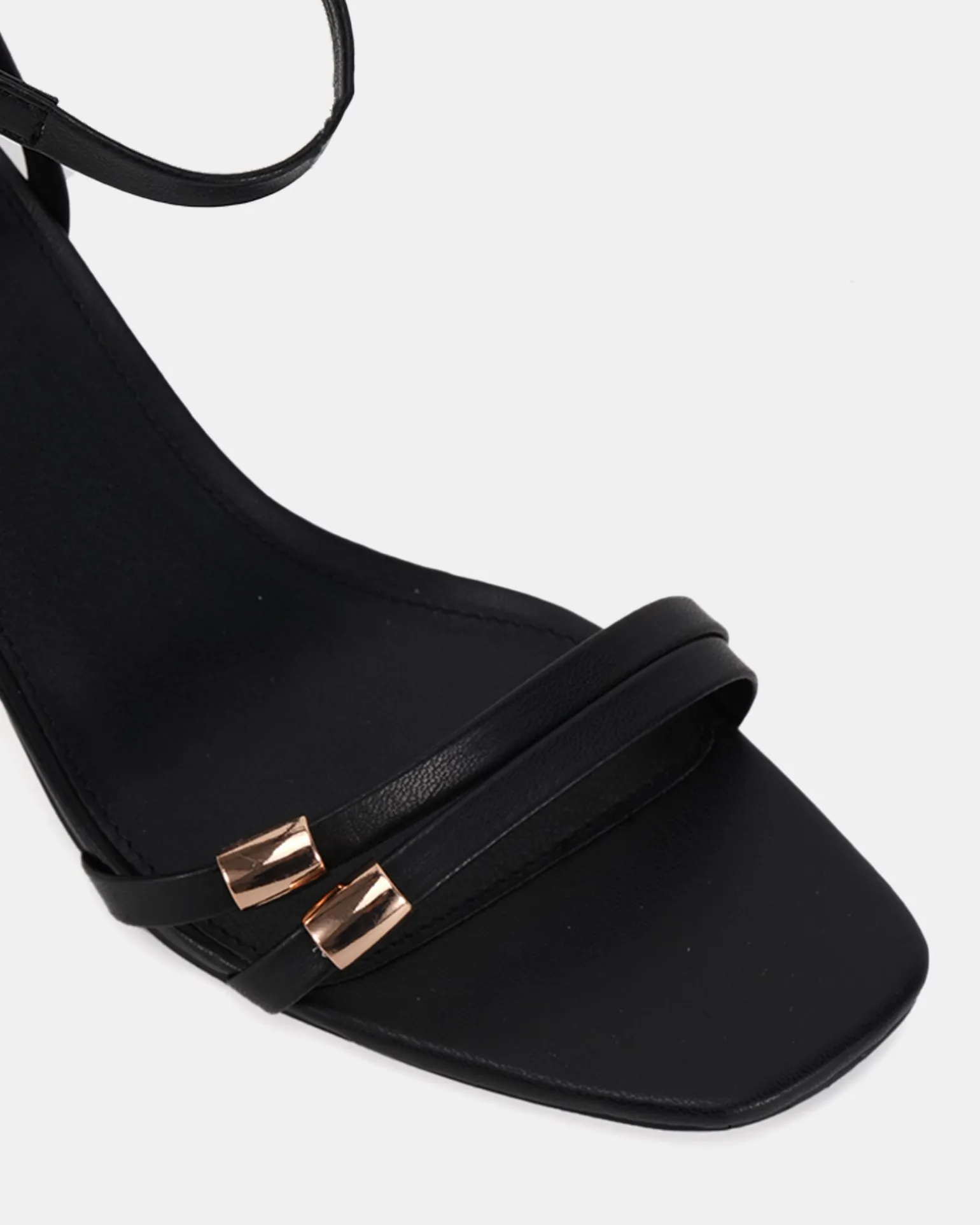 VERONE BLACK Low Heels
