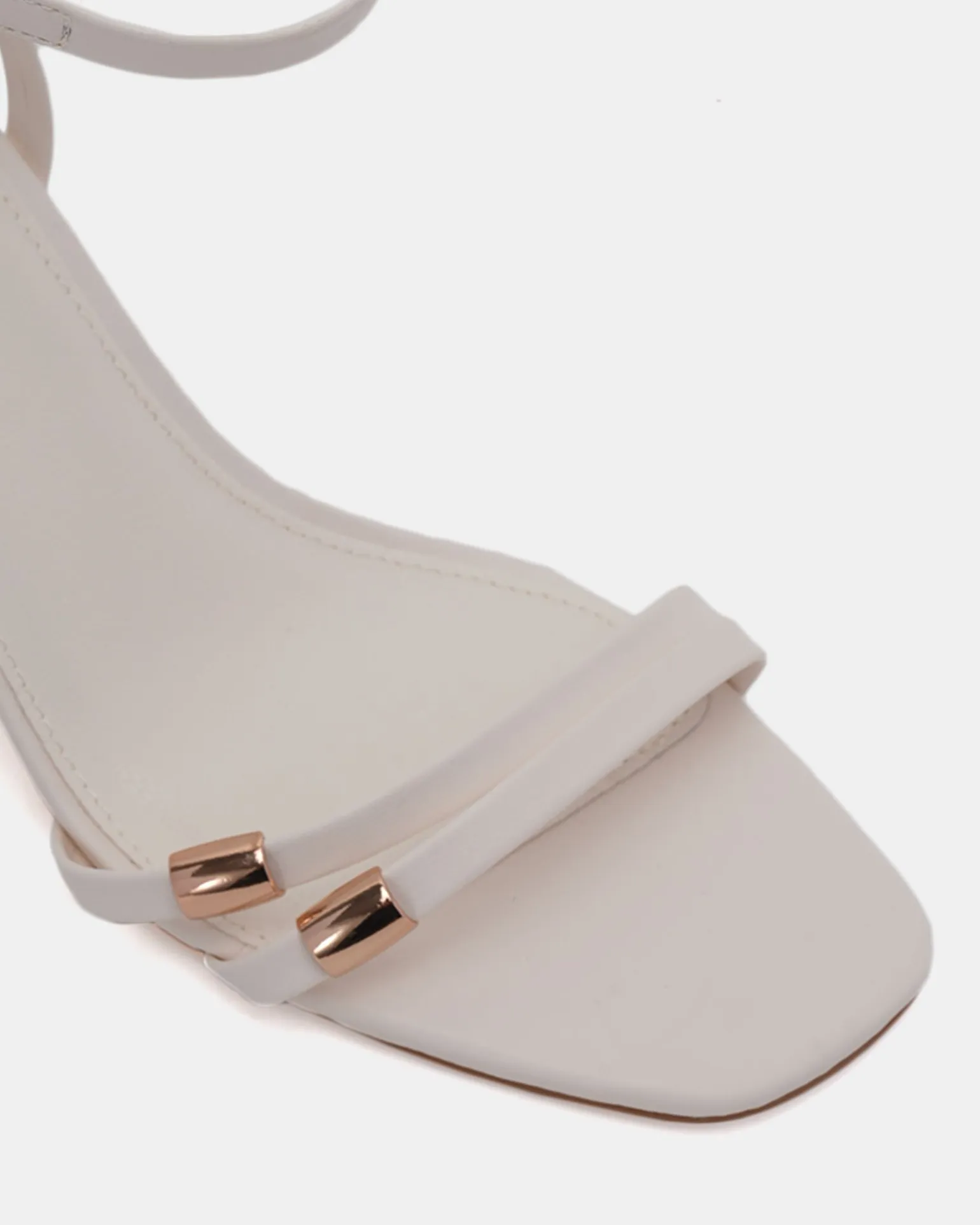 VERONE WHITE Low Heels